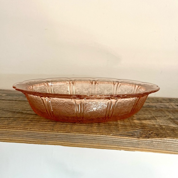 Pink Depression Glass Serving Bowl - Picture 1 of 4